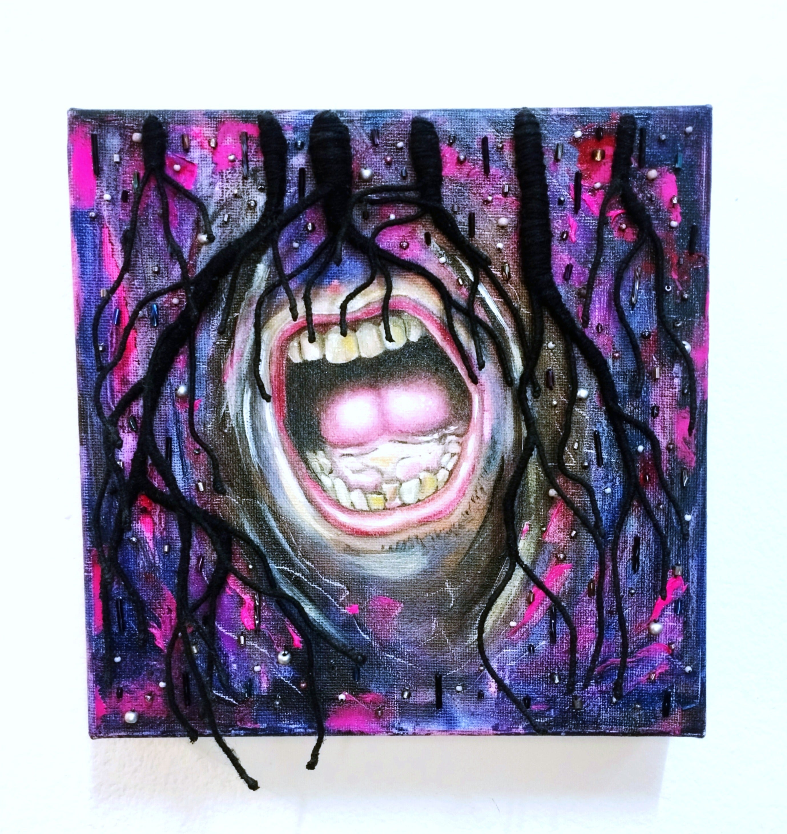 Entre el grito y el hilo